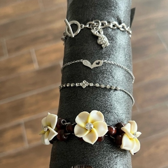 3/$25❤️Bracelet bundle (4 pcs) - Picture 1 of 11